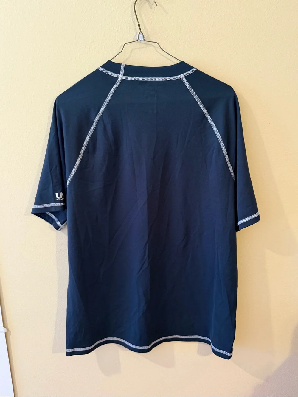 Speedo Men's Navy Blue Short-Sleeve Rash Guard with White Trim
